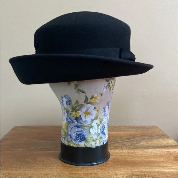 VTG BETMAR New York Black Wool Floral Design Hat - Picture 9 of 13